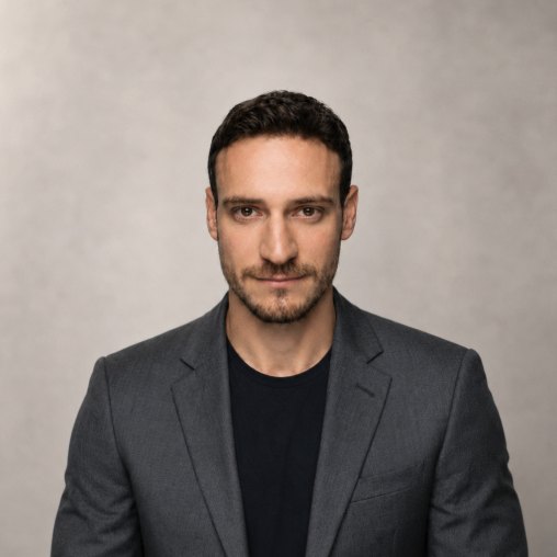 Portrait of Omer Harari, founder of Harari Partners